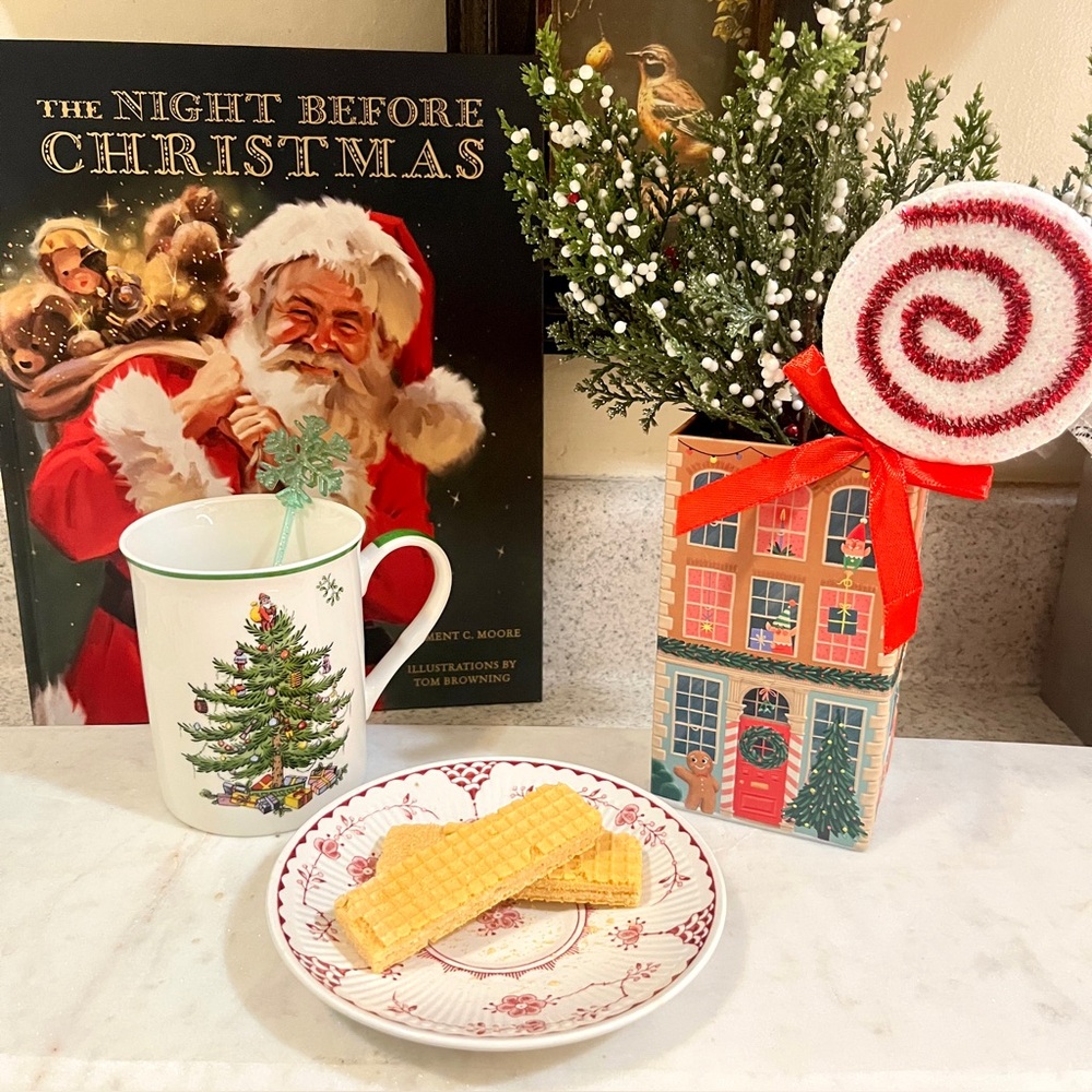 Marks & Spencer Gingerbread House Tin Christmas Decor Re-usable